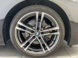 サービスにはドイツ本国と同様に教育と訓練を受け、BMWを知り尽くした「マイスター」が数多く在籍しております。360度による納車前点検整備で、お客様に安心と安全をお届けいたします。