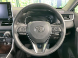 【純正革巻きステアリング】上質な革を使用することで、手にしっかり馴染みとても運転しやすいハンドルです♪