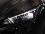 夜間走行の様々な局面に向けて、LEDヘッドランプで視認性をしっかり確保☆ハロゲンヘッドランプのおおよそ2倍の光量で、広範囲に明るくドライバーをサポートしてくれます。