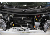 DOHC 12バルブエンジンは、スムーズな加速と優れた燃費性能を両立。自然吸気ならではのリニアなレスポンスと、DOHC構造による軽快な走りが魅力です。