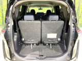 普段のお買い物や通勤、送迎等に十分な荷室スペースを確保しております。サードシートを倒すと、大きな荷物の積載も可能です♪