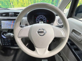 インテリアに合わせたデザインのステアリングは、運転される方のことも考え、運転しやすい形状、大きさです。是非一度、実際に触ってお確かめください。