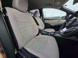 体にフィットし運転する楽しさを感じられるシートです