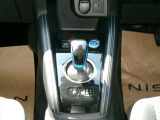 e-POWERならではの、スタイリッシュなシフトノブ周りが非常にかっこいいですね。