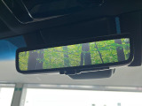 【デジタルインナーミラー】後席の大きな荷物や同乗者で後方が確認しづらい時でも安心!カメラが撮影した車両後方の映像をルームミラー内に表示。クリアな視界で状況の確認が可能です!