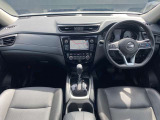 エクストレイルの運転席周りの画像です。