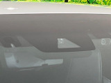 【トヨタセーフティセンス】走行中に前方の車両等を認識し、衝突しそうな時は警報とブレーキで衝突回避と被害軽減をアシスト。より安全にドライブをお楽しみいただけます。
