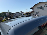 目立つキズ凹み等はありませんが、中古車という商品の特性ルーフには子キズや塗装しみがあります
