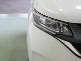 LEDヘッドライトは、点灯の瞬間から光量を発揮し、突然暗くなるトンネルなどでの安定感を高めます。