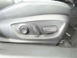 運転席電動シートは、シートポジションを細かく調整できるので長時間の運転もリラックスできますね。