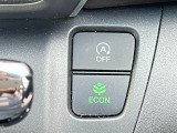 運転席左側にアイドリングストップのスイッチとECONのスイッチがついています。