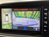 【パノラミックビューモニター】専用のカメラにより、上から見下ろしたような視点で360度クルマの周囲を確認することができます☆死角部分も確認しやすく、狭い場所での切り返しや駐車もスムーズに行えます。