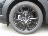 18インチ純正アルミホイールを装備。タイヤサイズは215/55R18となります。