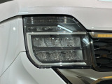 LEDヘッドライトは、点灯の瞬間から最大光量を発揮し、突然暗くなるトンネルなどでの安定感を高めます。