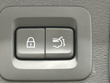 【パワーバックドア】スマートキーや運転席のボタンを押すだけでリアゲートが自動で開閉します!荷物を持っている時や、高い位置にあるバックドアを閉める際に便利な機能です♪