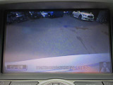 ナビ画面にバックビュ-モニタ-の映像を映し出しています。  狭い場所での車庫入れをサポ-トしてくれる便利アイテムです。