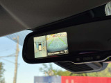 アラウンドビューモニター画像を映し出せるルームミラーです。全体を見渡せてとても重宝します。