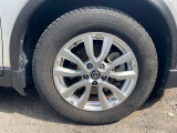 【タイヤ・ホイール】 純正17インチアルミホイール タイヤサイズ《225/65R17》になります。