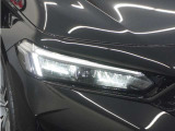 【LEDヘッドライト+デイタイムランニングランプ】主流のLEDヘッドライトに、日中でも他者からの視認性を良くするデイタイムランニングランプ装備!スタイリッシュでかっこよく仕上がっています。