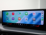 【アップルカープレイ】iPhoneがBMW車両とワイヤレスで接続されます。Apple CarPlayでは、オーディオストリーミングやメッセージングアプリがディスプレイに表示されます。
