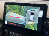 【パノラミックビューモニター】専用のカメラにより、上から見下ろしたような視点で360度クルマの周囲を確認することができます☆死角部分も確認しやすく、狭い場所での切り返しや駐車もスムーズに行えます。