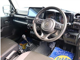 お車選びをお楽しみ頂けるよう、在庫車の展示スペースを十分に確保しております。