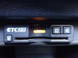 ■【ETC車載器】が装備されています。セットアップをしてお渡しとなり、ETCカードを差し込むだけで高速道路の利用が可能です。