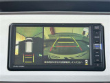 車を上からの見下ろした視点で駐車をサポートするパノラマビューを搭載。運転席から確認しにくい車両周囲の状況を確認できます。