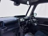 ダイハツのお店では、ダイハツ車を知り尽くしたプロフェッショナルが、専用の診断機器を使って各システムを点検しております。
