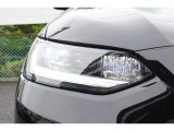 シャープな輝き・先進の安心感のLEDヘッドライトです。交差点などで進行方向の内側を照らし、右左折時の歩行者などをより見やすくする機能もアクティブコーナリングライトを搭載しています。