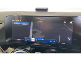 【コマンドシステム】センターのコントローラーとスイッチ類及び音声認識機能により、ナビゲーションやオーディオ&ビジュアル、車両設定等を安全に操作できます。また高精度ディスプレイを採用しています。