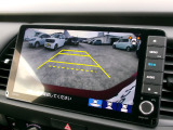 バックカメラの画像です。ガイドラインがスムースな車庫入れをサポートいたします。車庫入れの安心感がアップしますね。