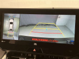パノラミックビューモニター(シースルービュー機能つき)愛車を上から眺めた映像をナビ画面に表示いたします。メーカーオプション品につき後付けできません。