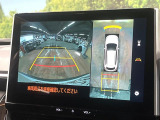 【パノラミックビューモニター】専用のカメラにより、上から見下ろしたような視点で360度クルマの周囲を確認することができます☆死角部分も確認しやすく、狭い場所での切り返しや駐車もスムーズに行えます。