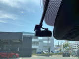 もう無くてはならない、ドライブレコーダーが搭載済みです!あおり運転等の抑制にもなりますし、万が一の時もこれでバッチリ確認できます!