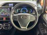 【純正革巻きステアリング】上質な革を使用することで、手にしっかり馴染みとても運転しやすいハンドルです♪