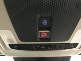 天井には緊急通報ボタンが装備されています。