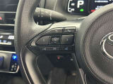 運転中、オーディオの操作をしてて、ハッとしたことはありませんか?ステアリングスイッチは、運転中でもハンドルでオーディオの操作が可能です。安全なドライブをサポートします。