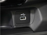 【USB接続端子】使いやすい場所に装備されています♪