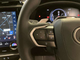 オーディオや運転支援機能などを手元で操作できるステアリングスイッチ。操作時の視線移動が少なく、安全にも貢献します。