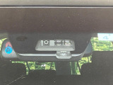【三菱e-Assist】走行中に前方の車両等を認識し、衝突しそうな時は警報とブレーキで衝突回避と被害軽減をアシスト。より安全にドライブをお楽しみいただけます。