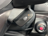 【ステアリングヒーター】冬場に冷たくなりやすい革巻きステアリングを、スイッチ一つで素早く適温に!エアコンよりも早く温まってくれるので、寒い日の運転も快適になりますね♪