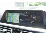 高精細ワイド・ディスプレイ: 視認性に優れた大型タッチパネルを採用。ナビゲーションだけでなく、エンターテインメント機能も鮮明に表示します。