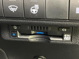 【ステアリングヒーター】冬場に冷たくなりやすい革巻きステアリングを、スイッチ一つで素早く適温に!エアコンよりも早く温まってくれるので、寒い日の運転も快適になりますね♪