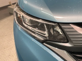 LEDヘッドライトは、点灯の瞬間から最大光量を発揮し、突然暗くなるトンネルなどでの安定感を高めます。
