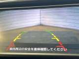 【バックカメラ】駐車時に後方がリアルタイム映像で確認できます。大型商業施設や立体駐車場での駐車時や、夜間のバック時に大活躍!運転スキルに関わらず、今や必須となった装備のひとつです!