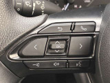運転中、オーディオの操作をしてて、ハッとしたことはありませんか?ステアリングスイッチは、運転中でもハンドルでオーディオの操作が可能です。安全なドライブをサポートします。