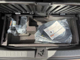トランクルームのフタを開けると付属の車載工具がございます(^^) 必要に応じて買い足していただくことも可能です!
