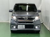 ディスチャージヘッドライト【HID】を装備していますのでとても明るく、夜間の走行や雨の日も安全・安心です。オートライトコントロール付きで周囲の明るさに応じて自動で点灯・消灯します。