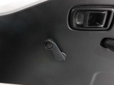 電動格納ミラーで、サイドのミラーの開け閉め楽々!!角度調整もバッチリできます♪♪